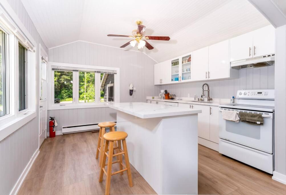 Lake Muskoka Cottage One Thousand And One Night Gravenhurst Exterior photo