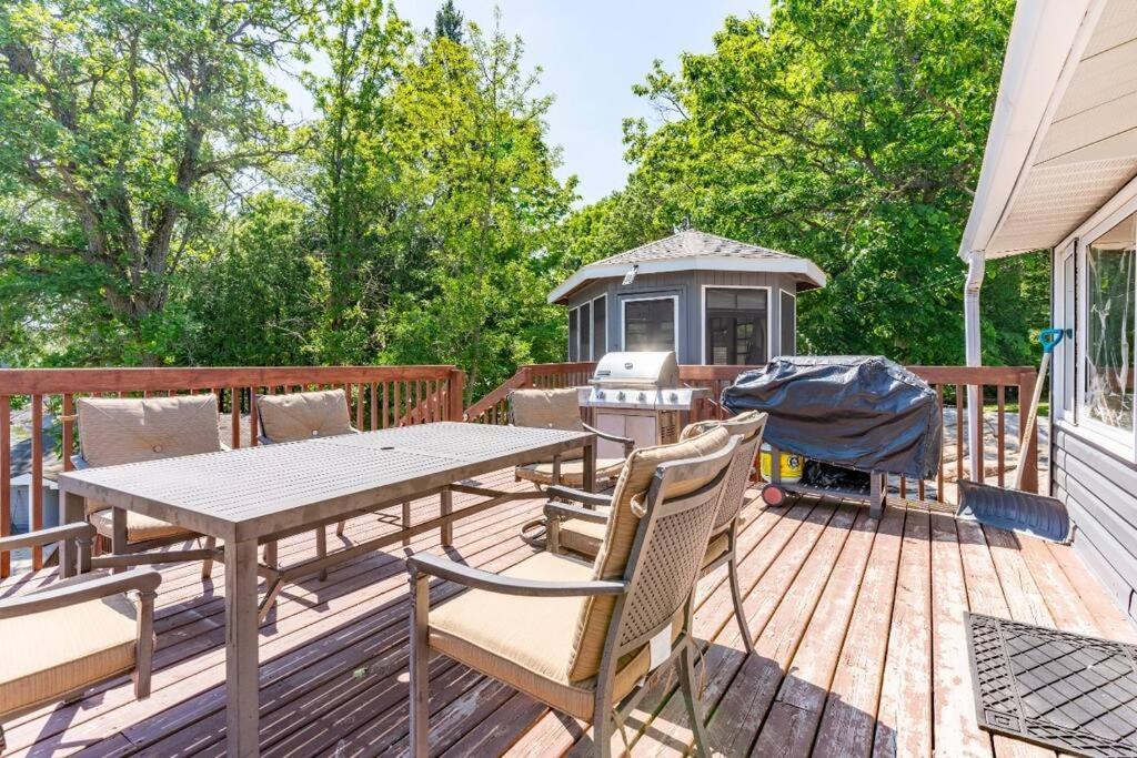 Lake Muskoka Cottage One Thousand And One Night Gravenhurst Exterior photo