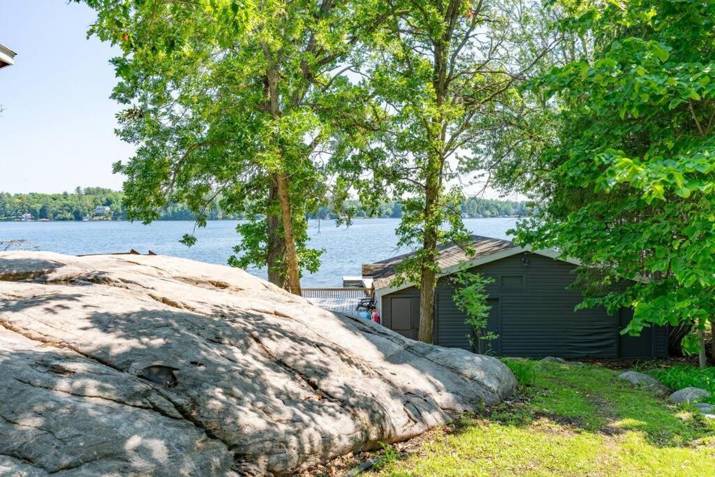 Lake Muskoka Cottage One Thousand And One Night Gravenhurst Exterior photo
