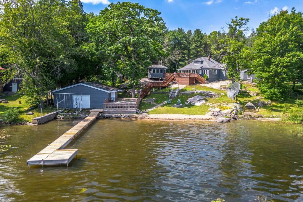 Lake Muskoka Cottage One Thousand And One Night Gravenhurst Exterior photo