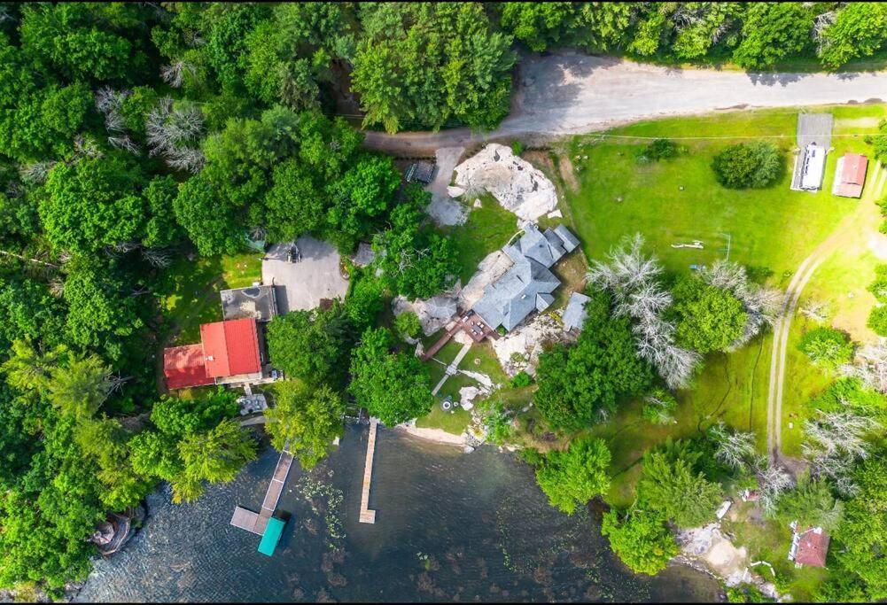 Lake Muskoka Cottage One Thousand And One Night Gravenhurst Exterior photo